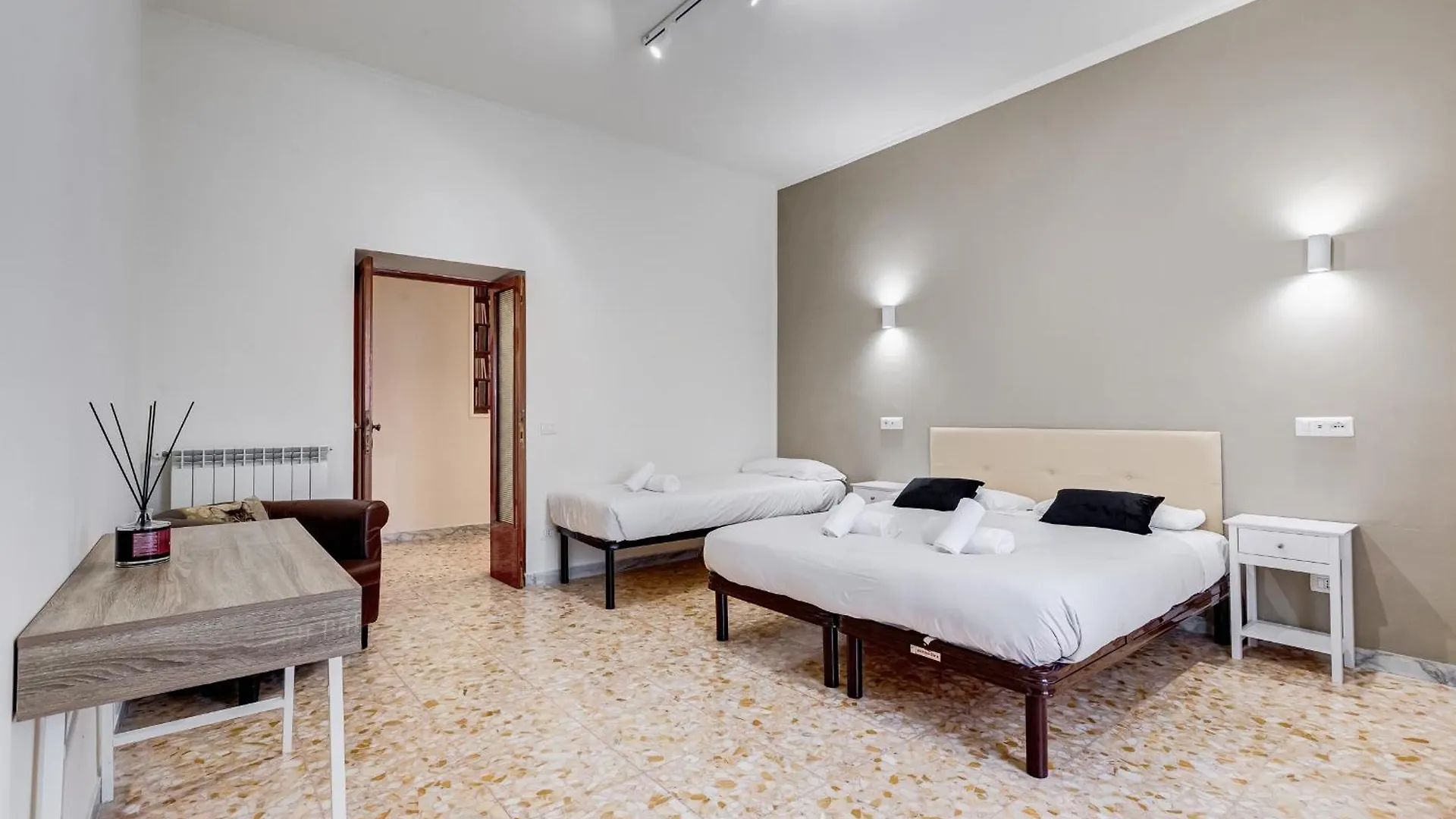 Vivilo Collection - San Vito View Apartment - 3 Bdr 2 Baths Rome