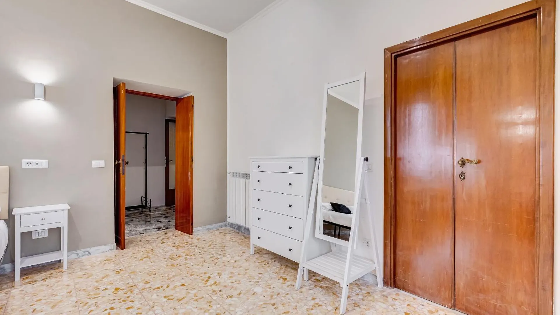 Vivilo Collection - San Vito View Apartment - 3 Bdr 2 Baths Rome Italy