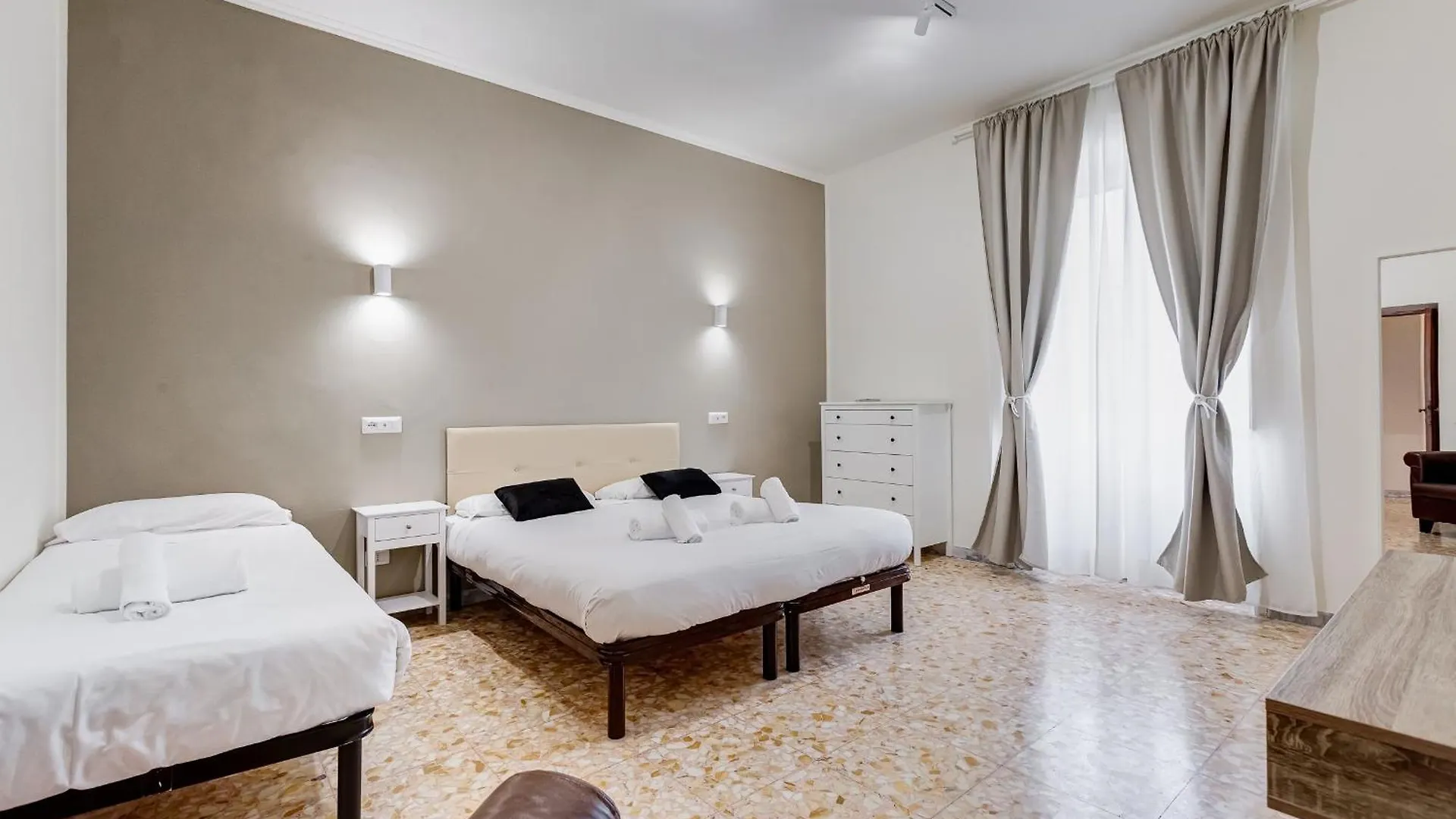 Vivilo Collection - San Vito View Apartment - 3 Bdr 2 Baths Rome