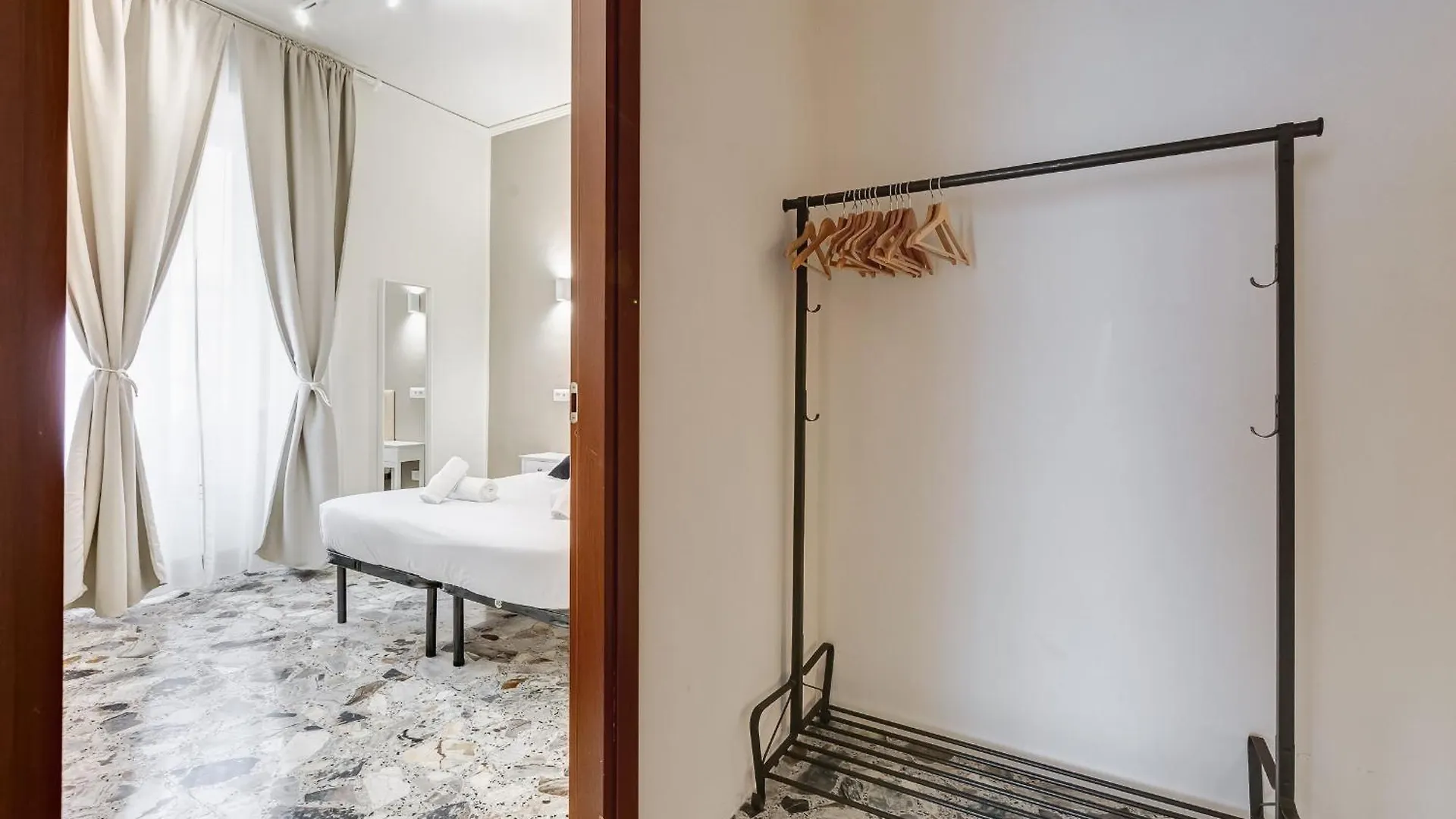 Vivilo Collection - San Vito View Apartment - 3 Bdr 2 Baths Rome