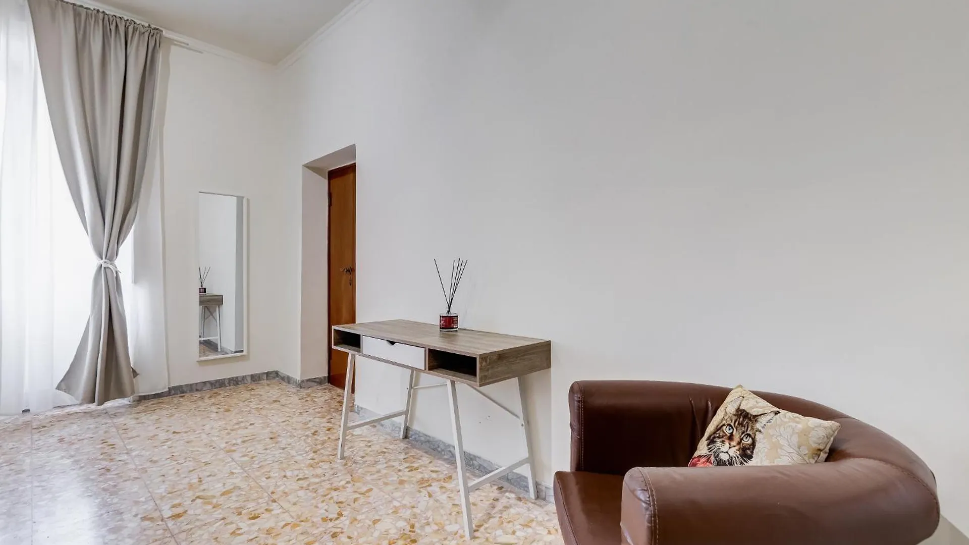 Vivilo Collection - San Vito View Apartment - 3 Bdr 2 Baths Rome