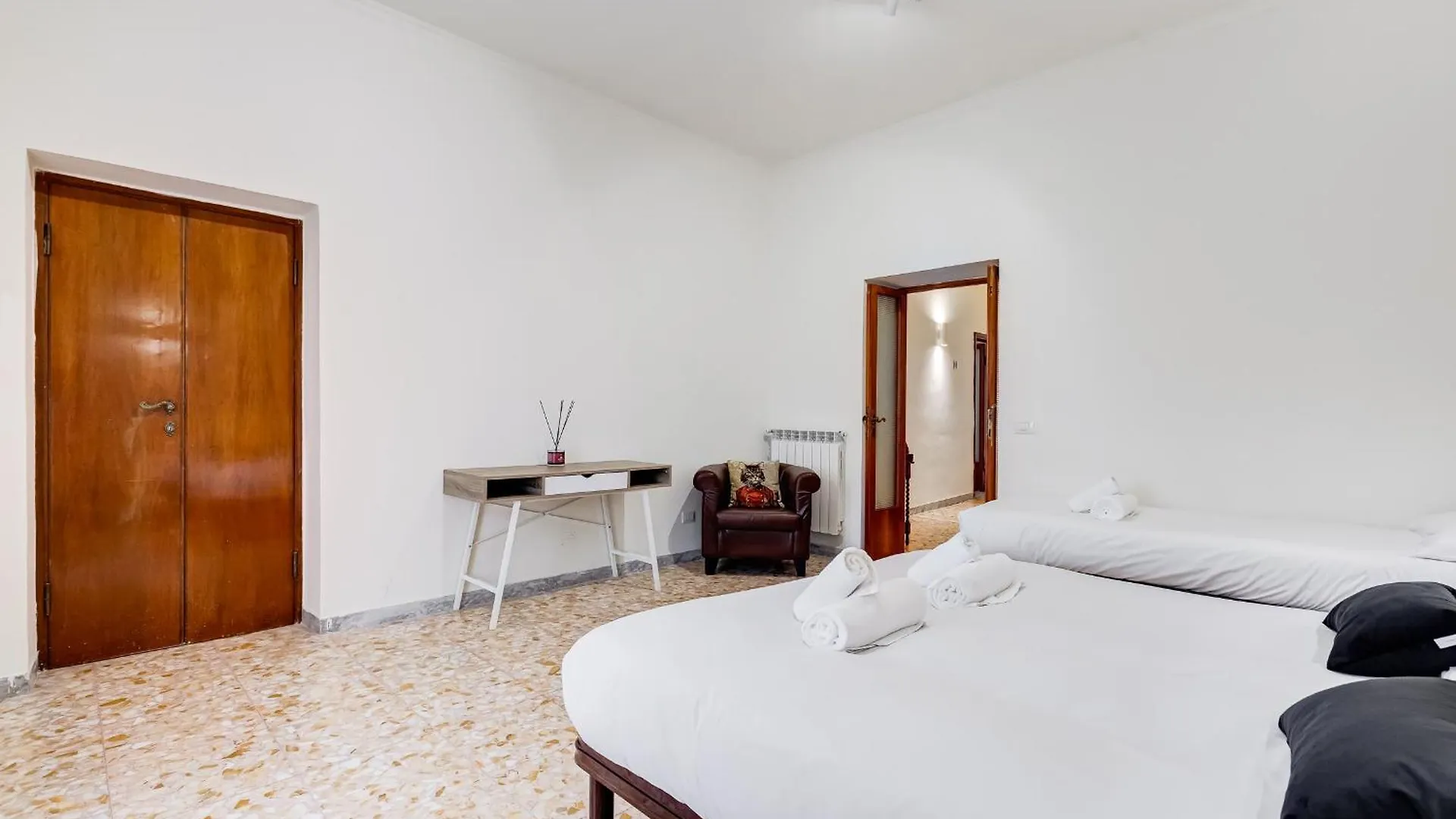 Vivilo Collection - San Vito View Apartment - 3 Bdr 2 Baths Rome 0*,  Italy