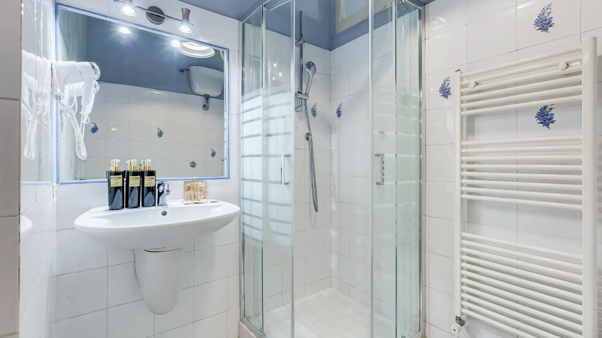 Vivilo Collection - San Vito View Apartment - 3 Bdr 2 Baths Rome 0*,
