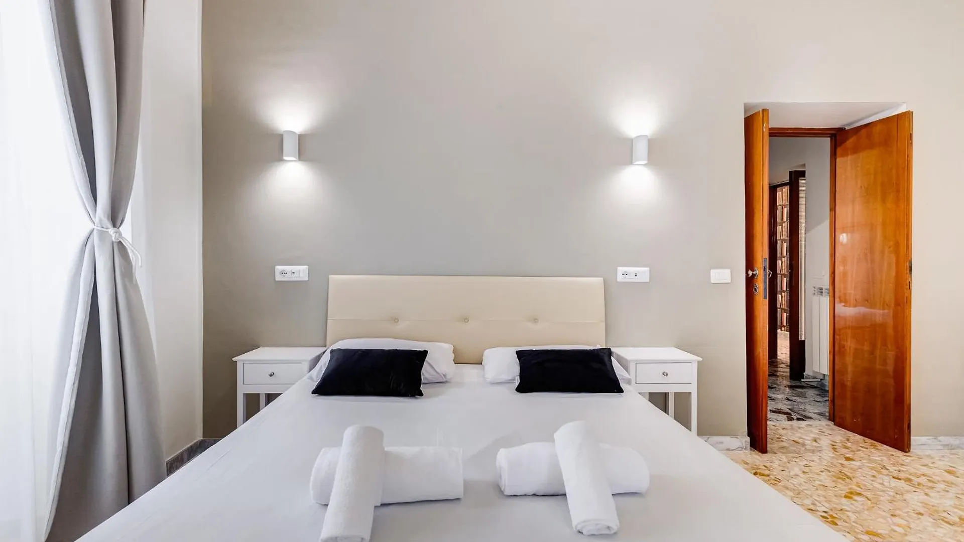 Vivilo Collection - San Vito View Apartment - 3 Bdr 2 Baths Rome