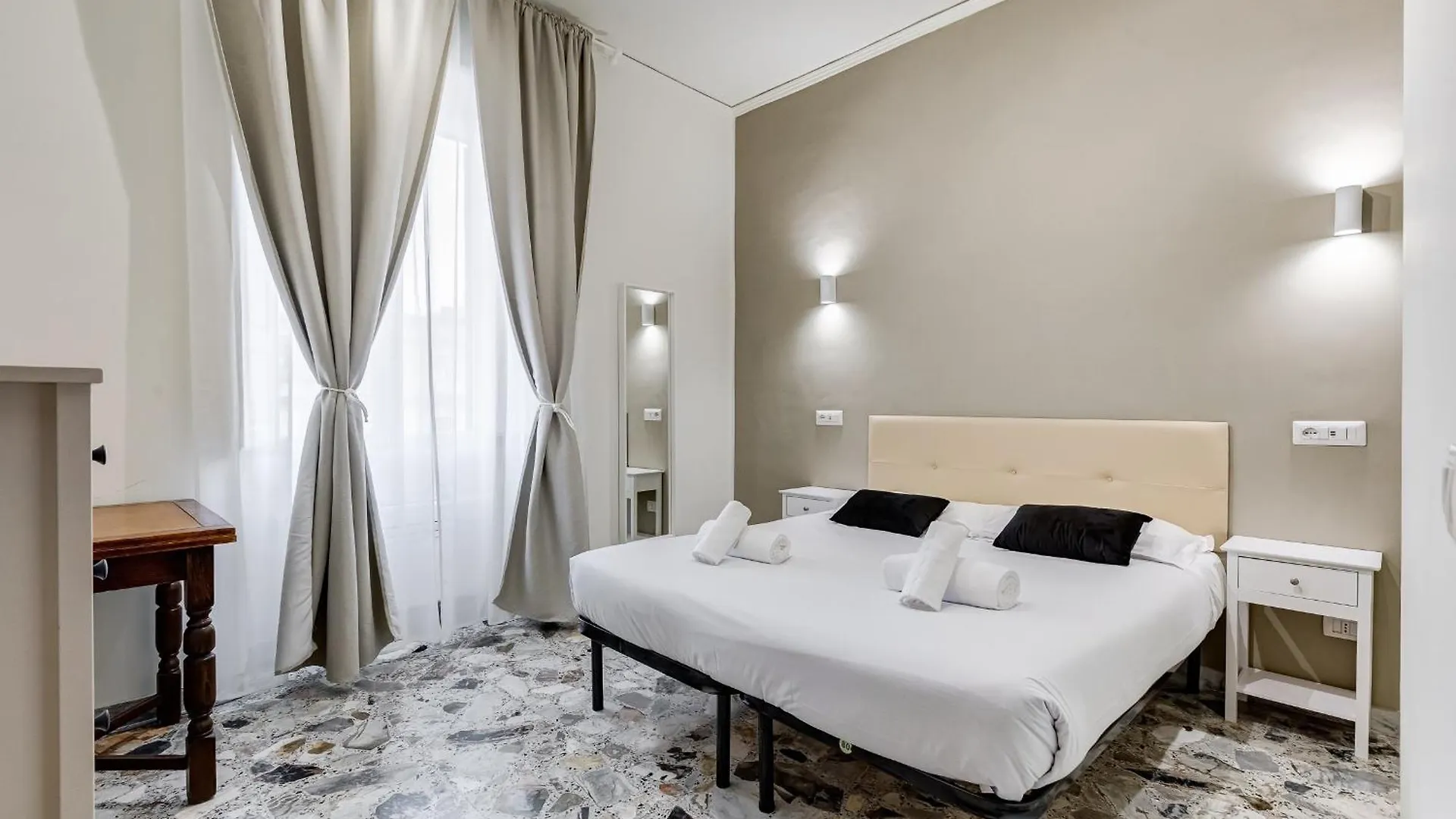 Vivilo Collection - San Vito View Apartment - 3 Bdr 2 Baths Rome 0*,