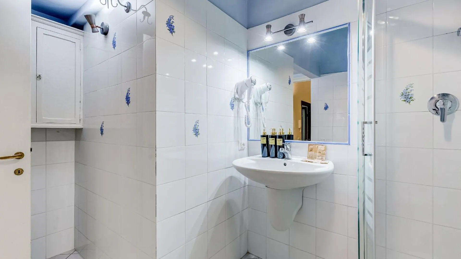 Vivilo Collection - San Vito View Apartment - 3 Bdr 2 Baths Rome Italy