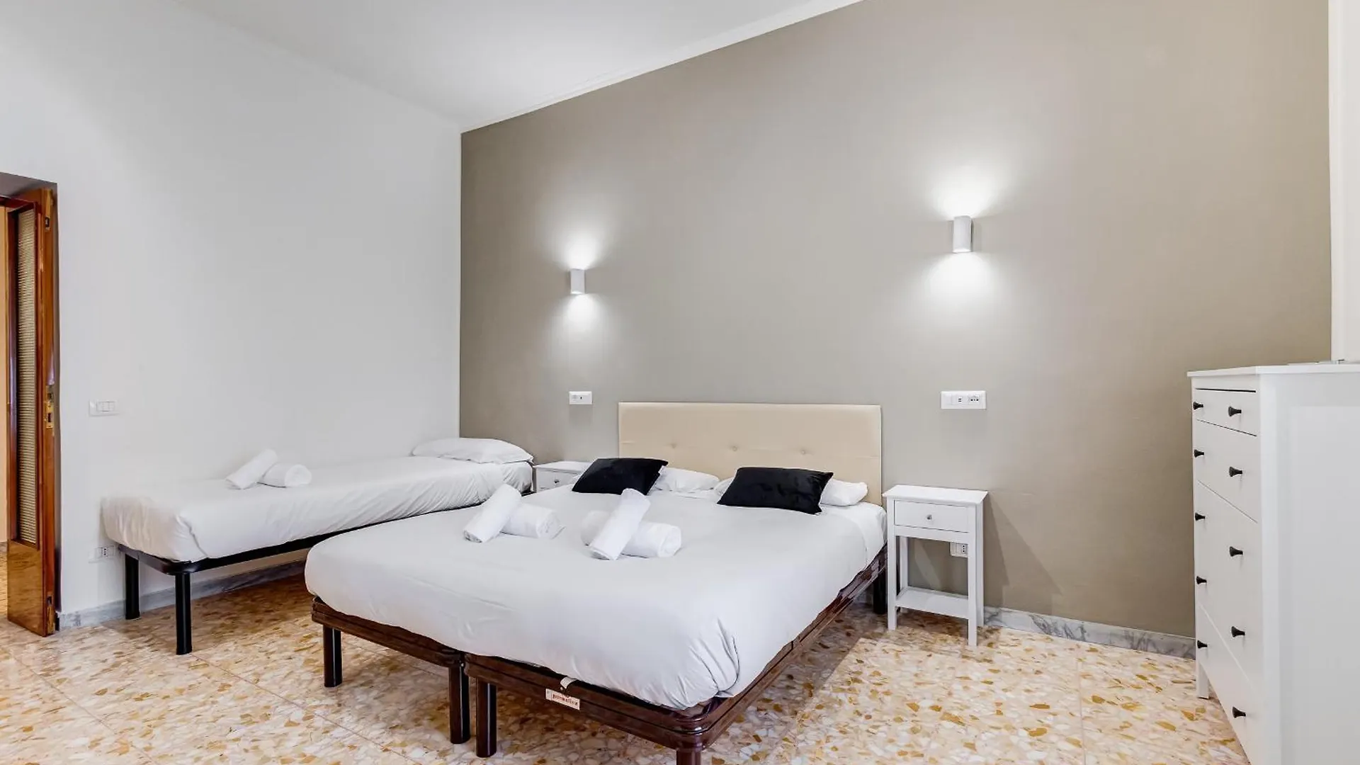 Vivilo Collection - San Vito View Apartment - 3 Bdr 2 Baths Rome