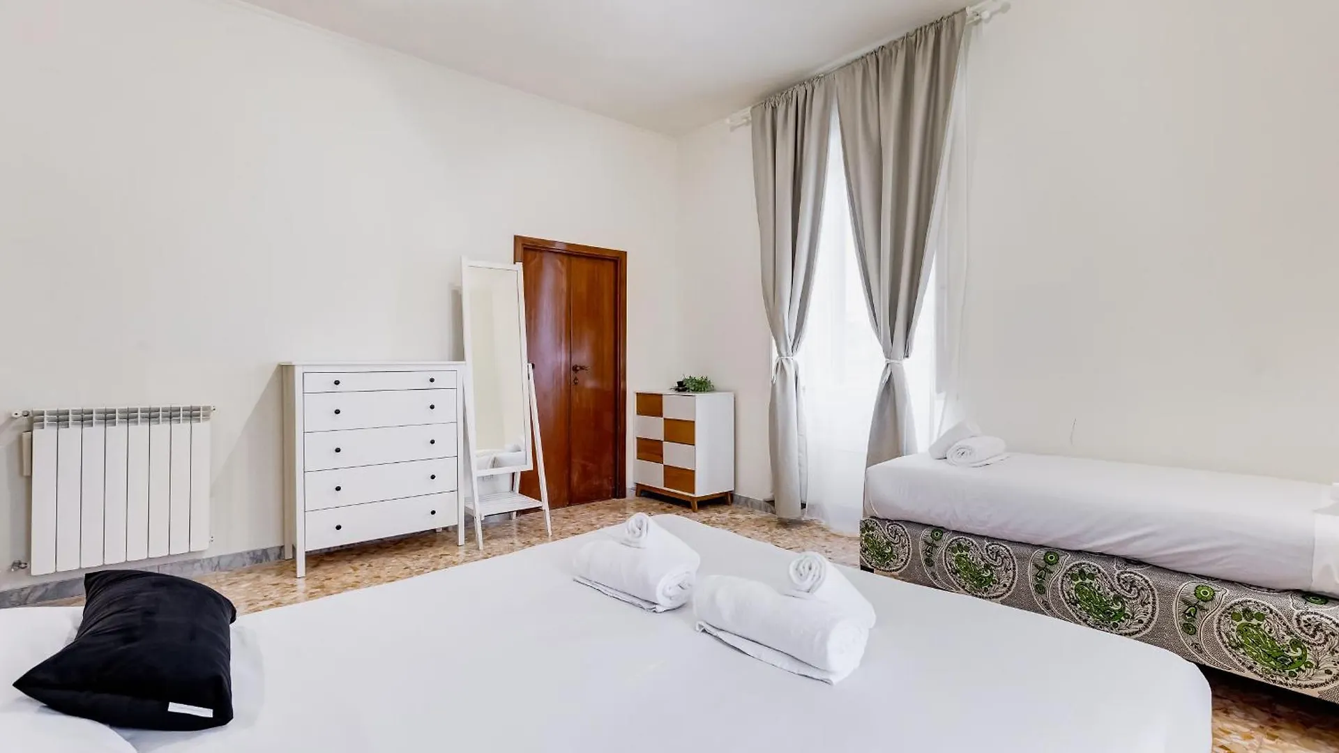 Vivilo Collection - San Vito View Apartment - 3 Bdr 2 Baths Rome Italy