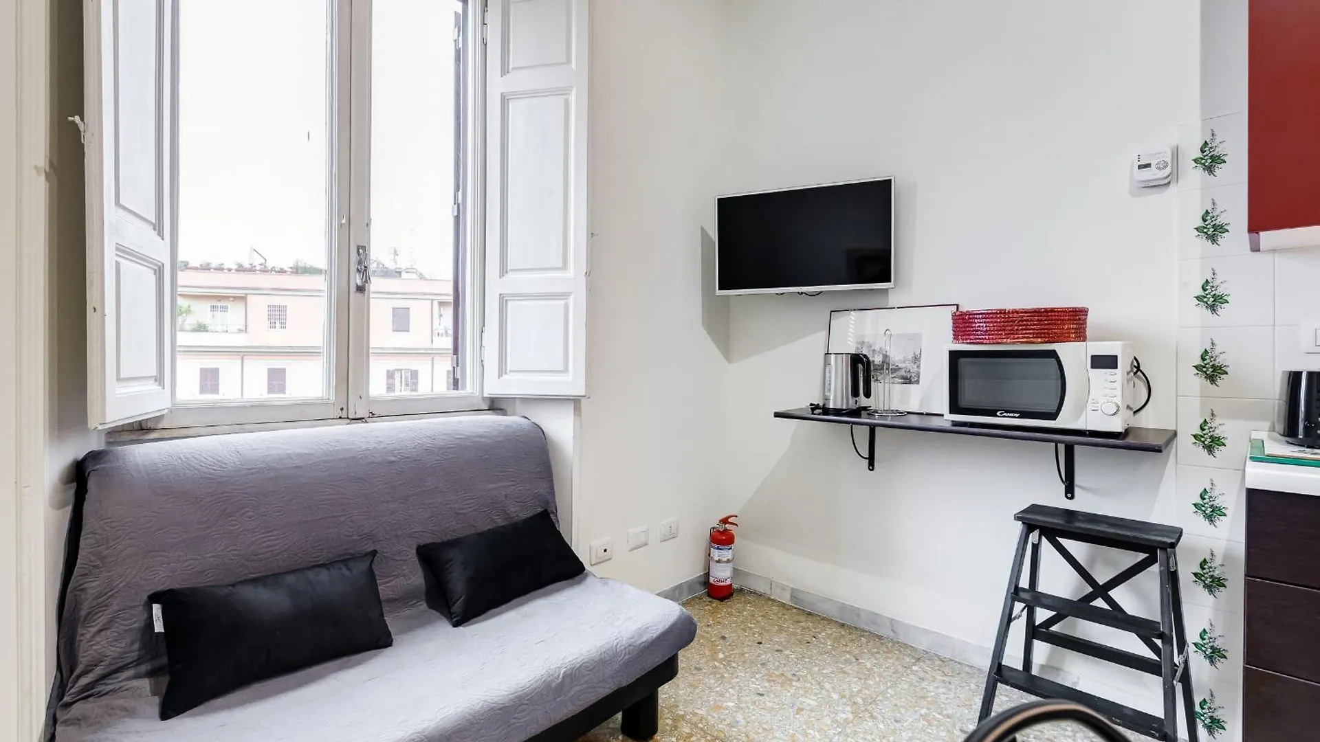 Vivilo Collection - San Vito View Apartment - 3 Bdr 2 Baths Rome 0*,