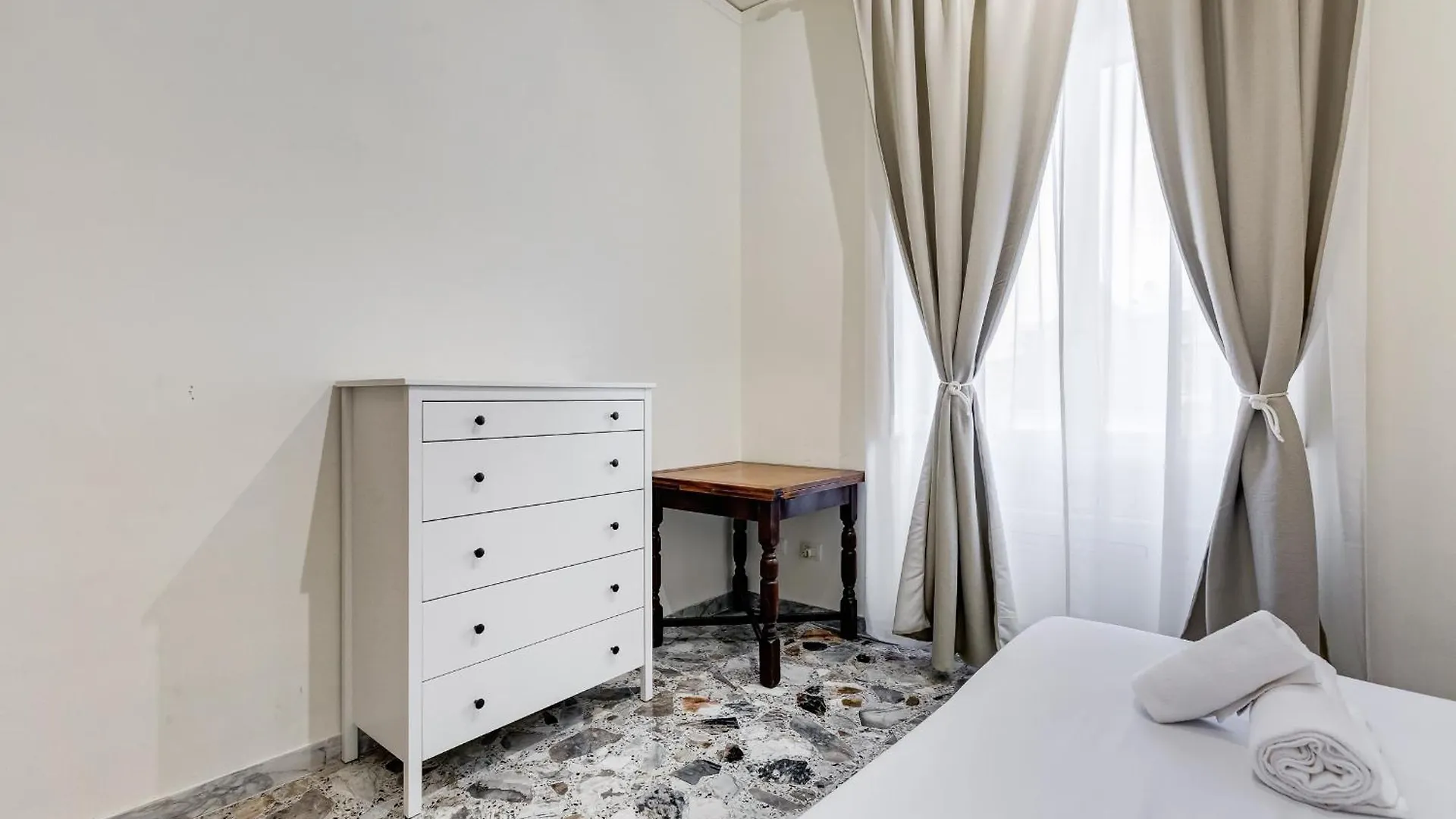 Vivilo Collection - San Vito View Apartment - 3 Bdr 2 Baths Rome