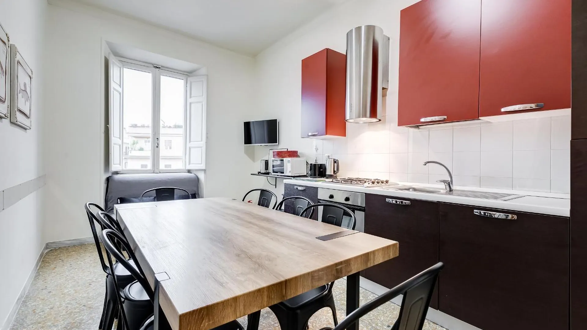 Vivilo Collection - San Vito View Apartment - 3 Bdr 2 Baths Rome