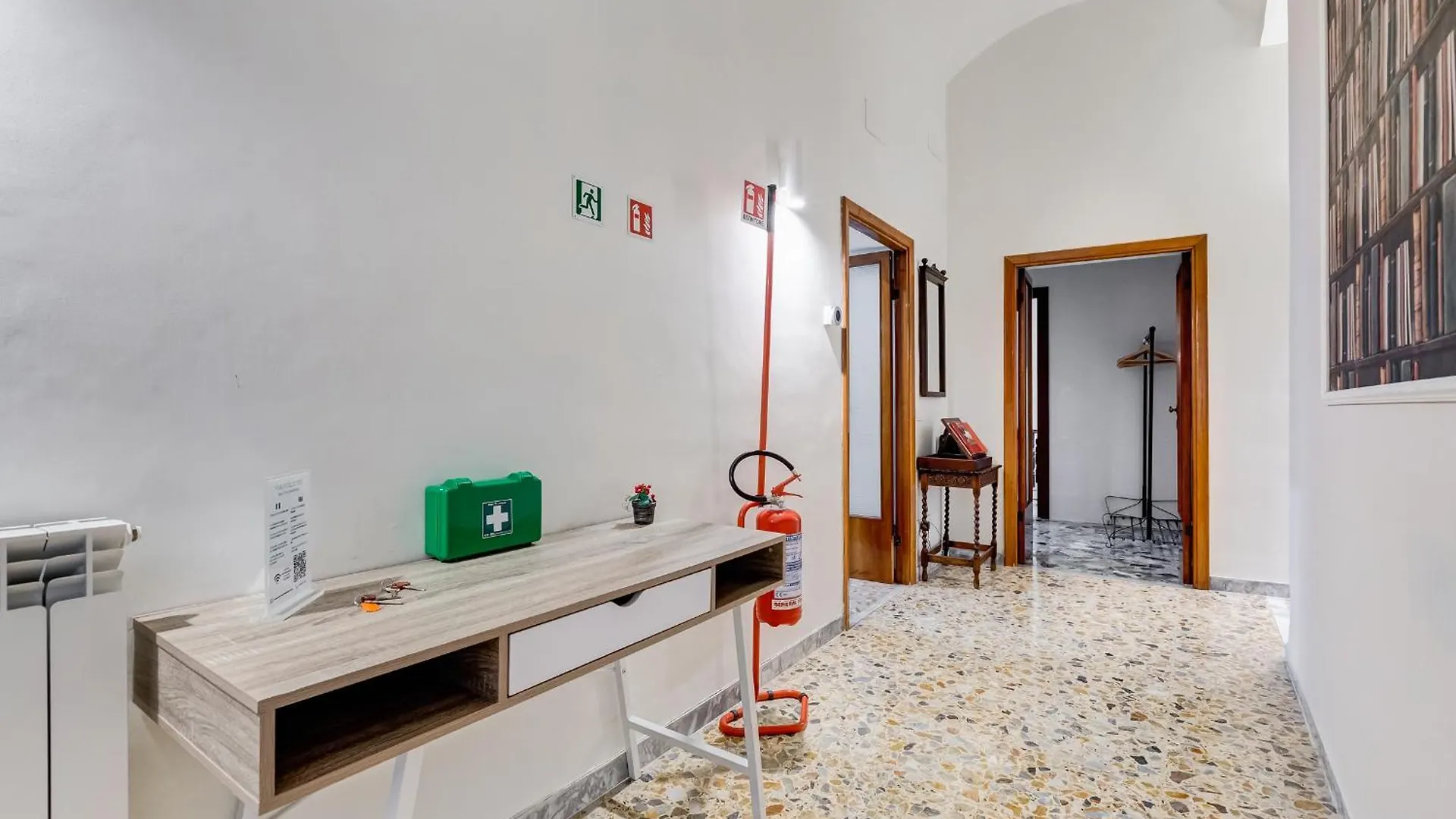 Vivilo Collection - San Vito View Apartment - 3 Bdr 2 Baths Rome