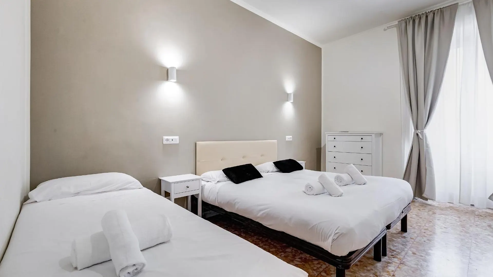Vivilo Collection - San Vito View Apartment - 3 Bdr 2 Baths Rome 0*,  Italy