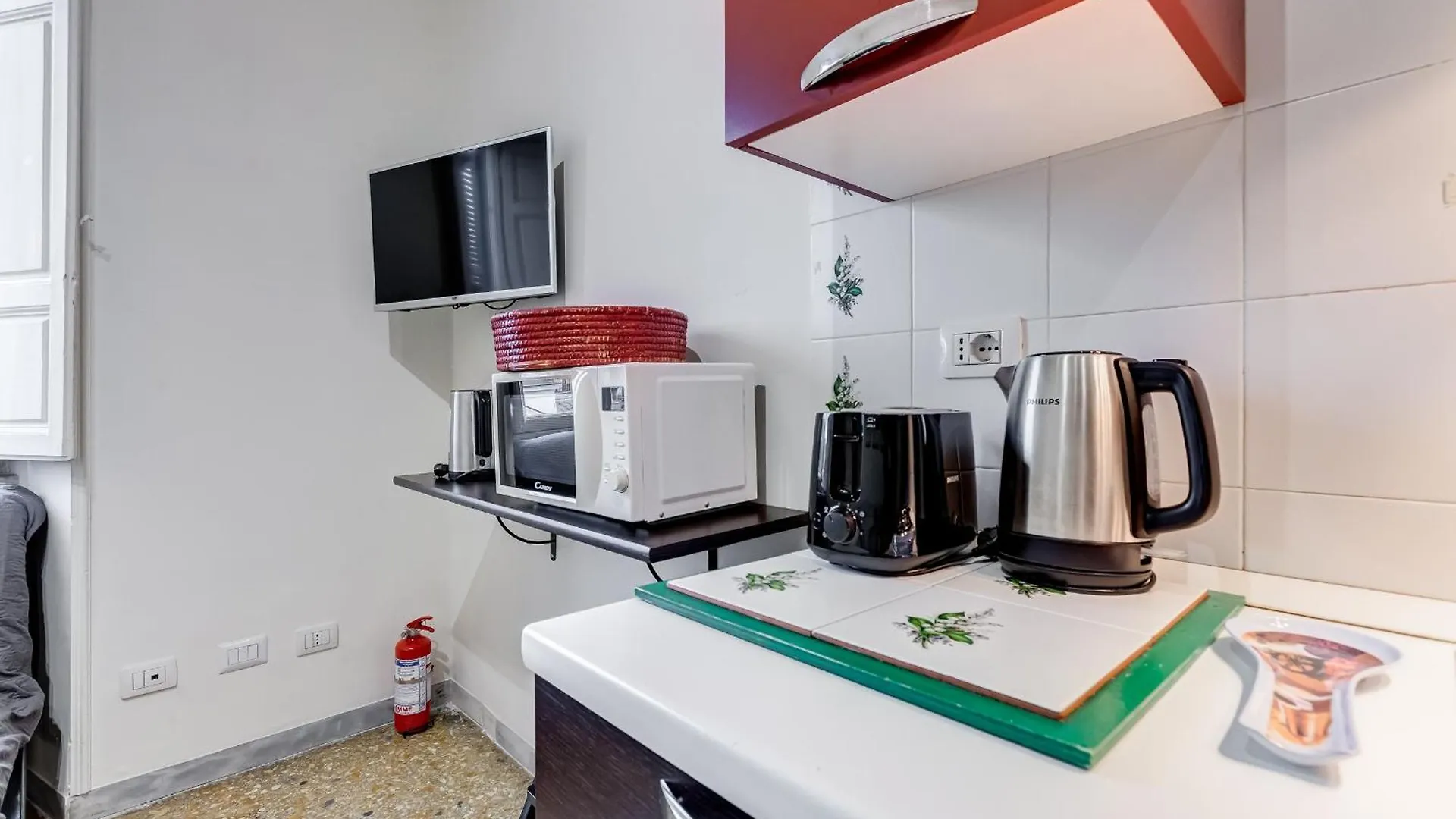 Vivilo Collection - San Vito View Apartment - 3 Bdr 2 Baths Rome