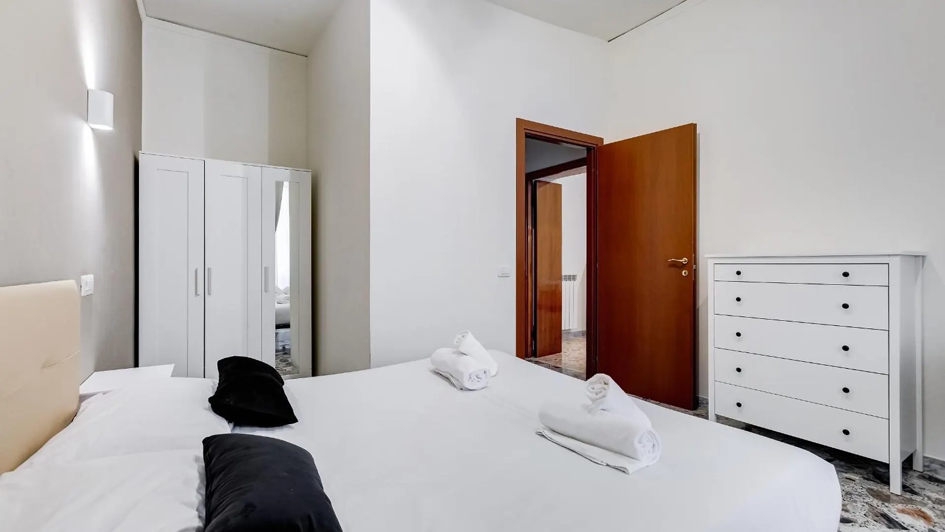 Vivilo Collection - San Vito View Apartment - 3 Bdr 2 Baths Rome 0*,