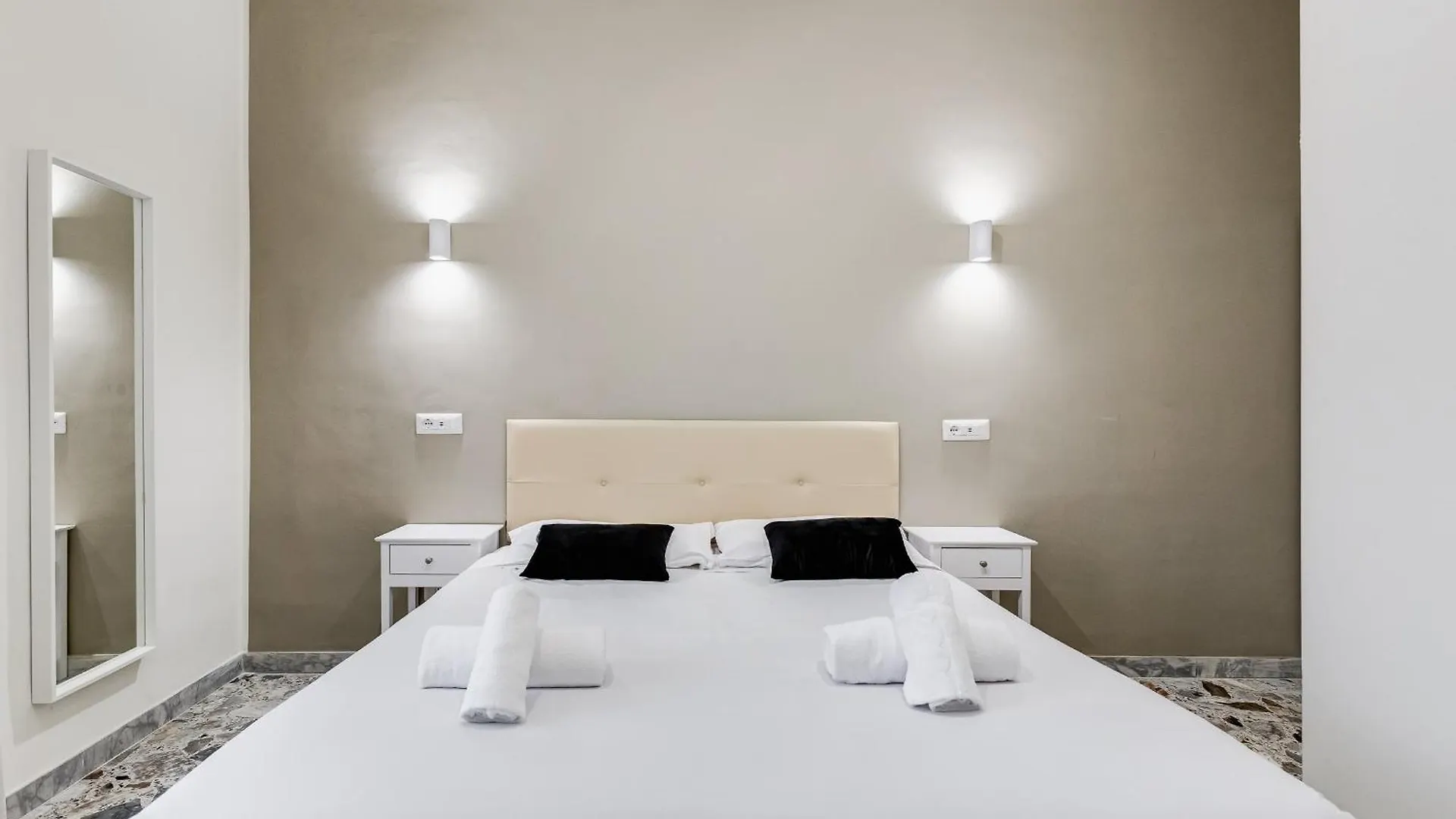 Vivilo Collection - San Vito View Apartment - 3 Bdr 2 Baths Rome