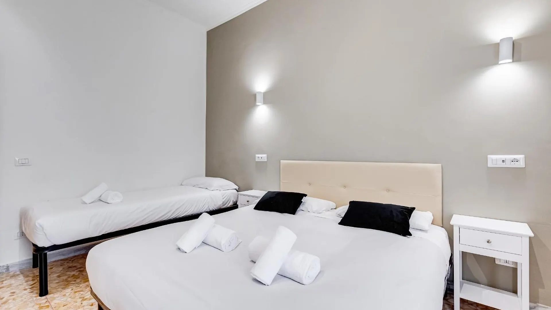 Vivilo Collection - San Vito View Apartment - 3 Bdr 2 Baths Rome 0*,  Italy