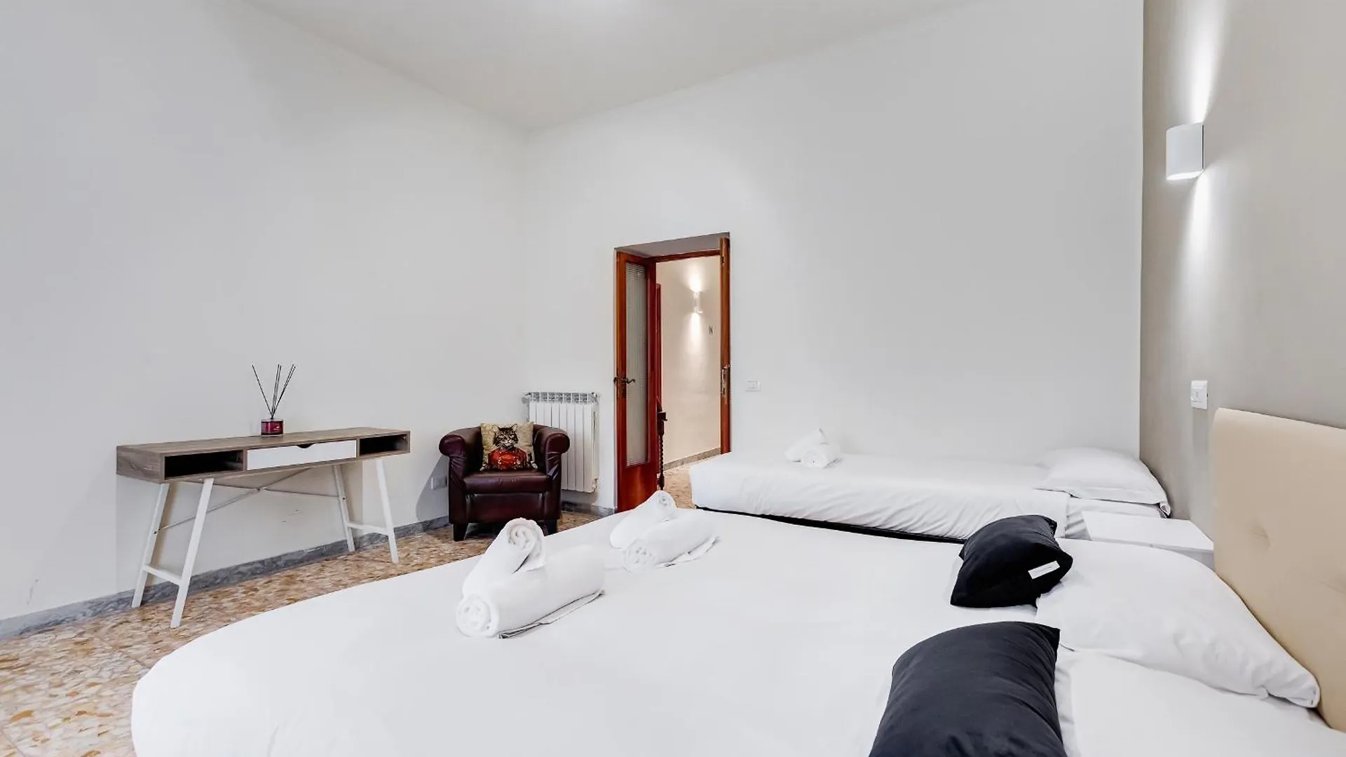 Vivilo Collection - San Vito View Apartment - 3 Bdr 2 Baths Rome Italy